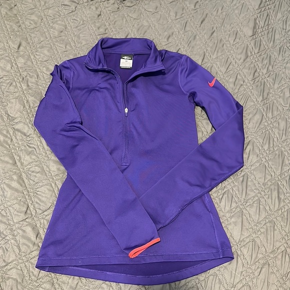 Nike Tops - Women’s Nike pro dri-fit